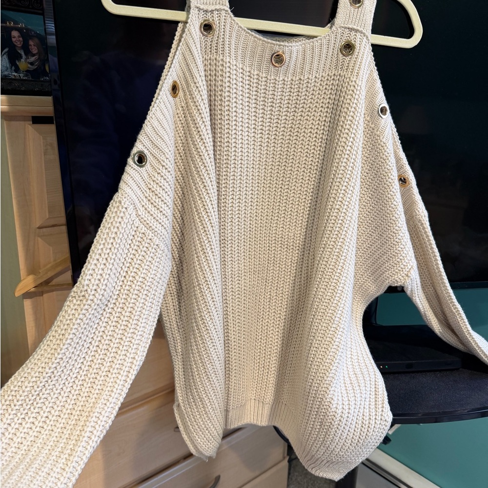 Boutique Women's Cream Sweater